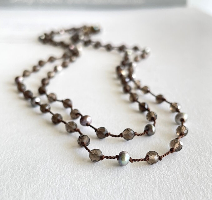 天然小粒 スモーキークォーツと淡水パールのコードロングネックレス（グラスコードに変更可）再販