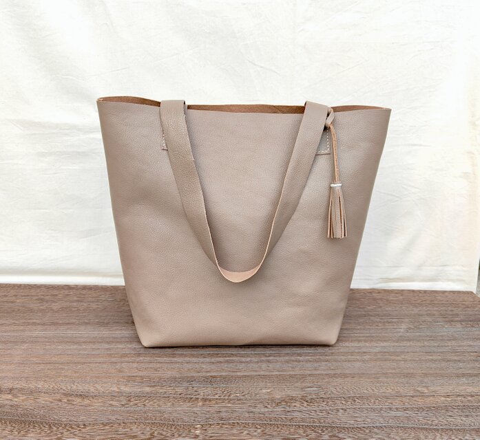 A4がすっぽり入る>一枚革のBASICトートバッグ（メンズ/レディース