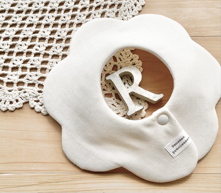 new＊生成り＊オーガニック＊ガーゼ＊ふわふわやわらか花びらスタイ