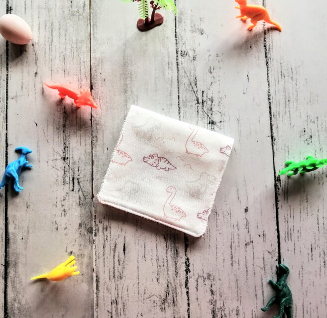 かわいい恐竜達　ハーフハンカチ　ガーゼハンカチ　タオルハンカチ　ダブルガーゼ　プチギフト　名入れ