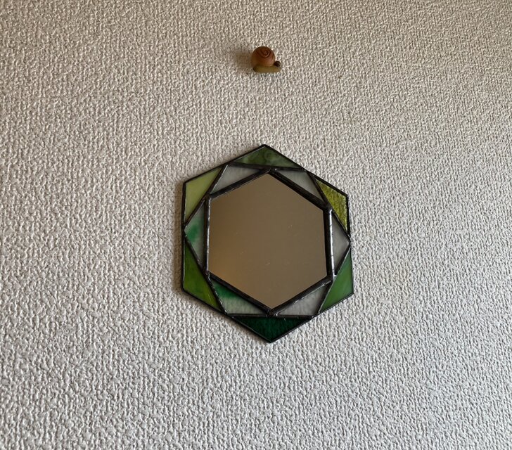 六角形鏡（緑） | iichi 日々の暮らしを心地よくするハンドメイドや
