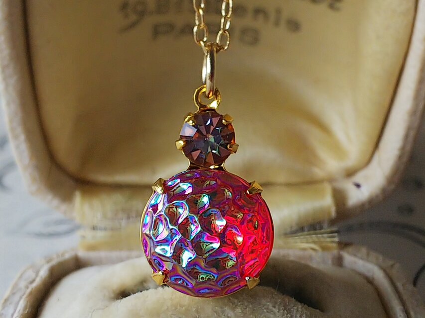 ヴィンテージ　Berryのような赤い果実のネックレス