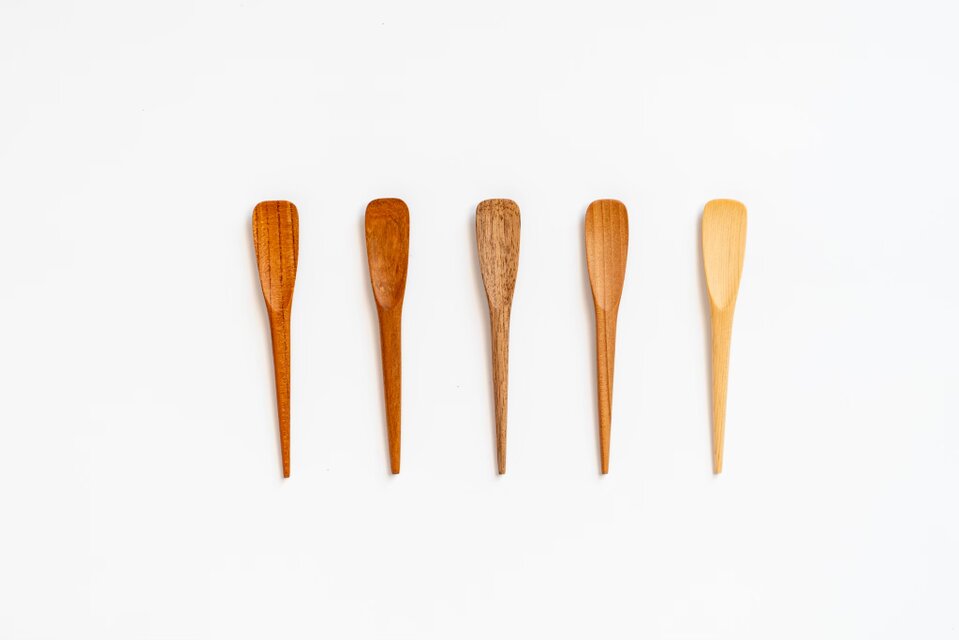 木のデザートスプーン
