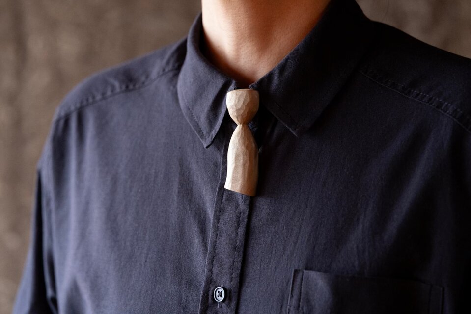 私のブローチシリーズ　「ネクタイなブローチ」