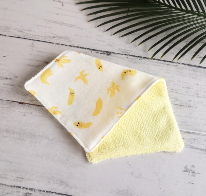 バナナ柄　ハーフハンカチ　ガーゼハンカチ　タオルハンカチ　ダブルガーゼ　プチギフト　名入れ