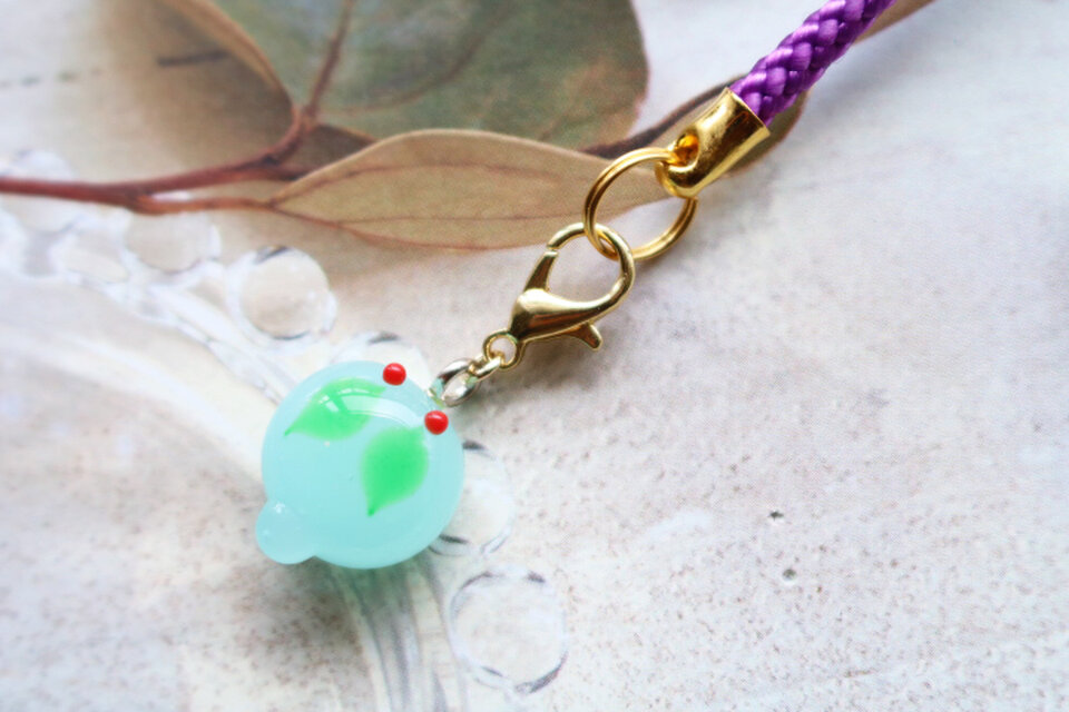 とんぼ玉＊ガラスの根付「うさぎ」　（カニカン付き）