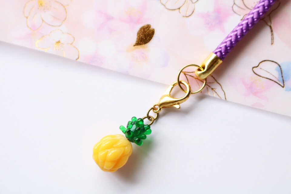 ＊期間限定SALE＊とんぼ玉＊ガラスの根付「パイナップル」　（カニカン付き）