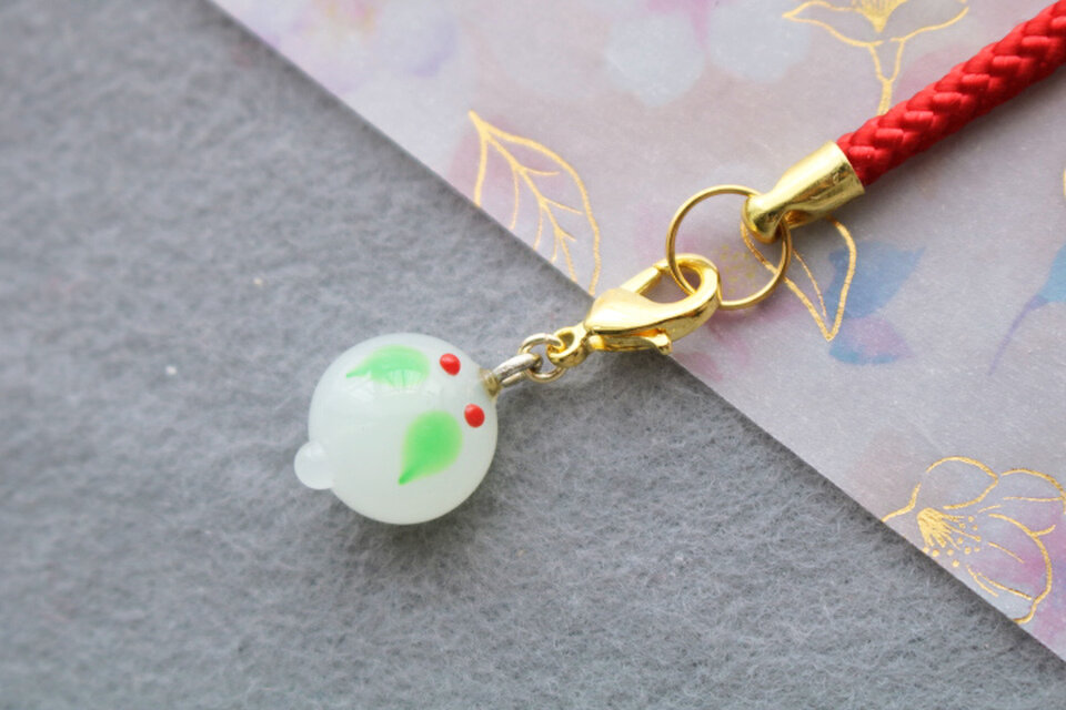 とんぼ玉＊ガラスの根付「うさぎ」　（カニカン付き）