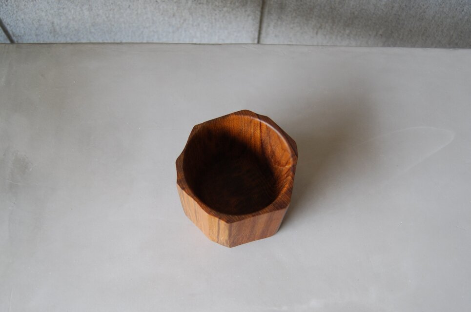 チークのカップ　ラスティック