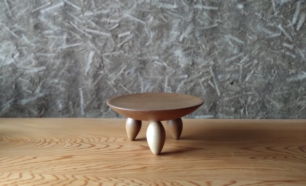 三本足のおやつ皿