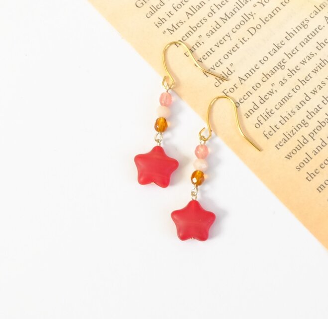G47 赤い星のピアス（パーツ変更可能） | iichi 日々の暮らしを