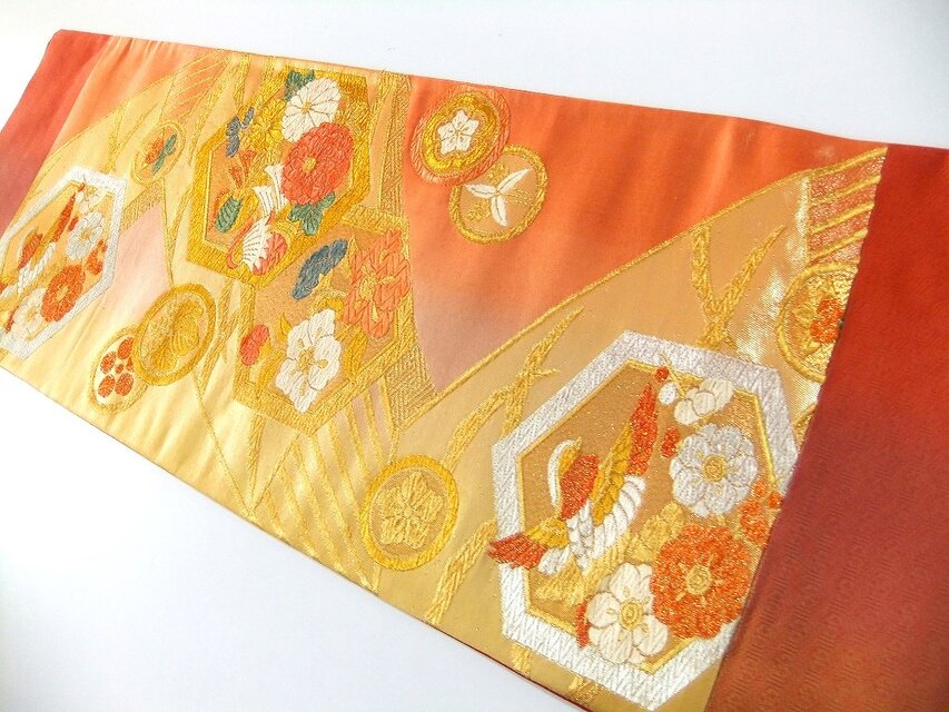 16)2235】85.5cm/美品・扇面亀甲鴛鴦花文様/テーブルセンター・敷物