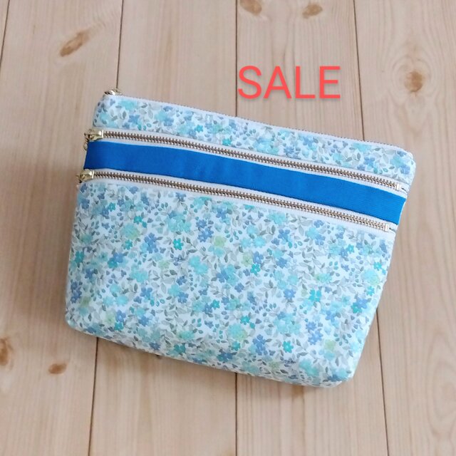 【値下げ】4段ファスナーポーチ　可愛く便利　小花柄　20cmバッグインバッグ　ブルー　　307