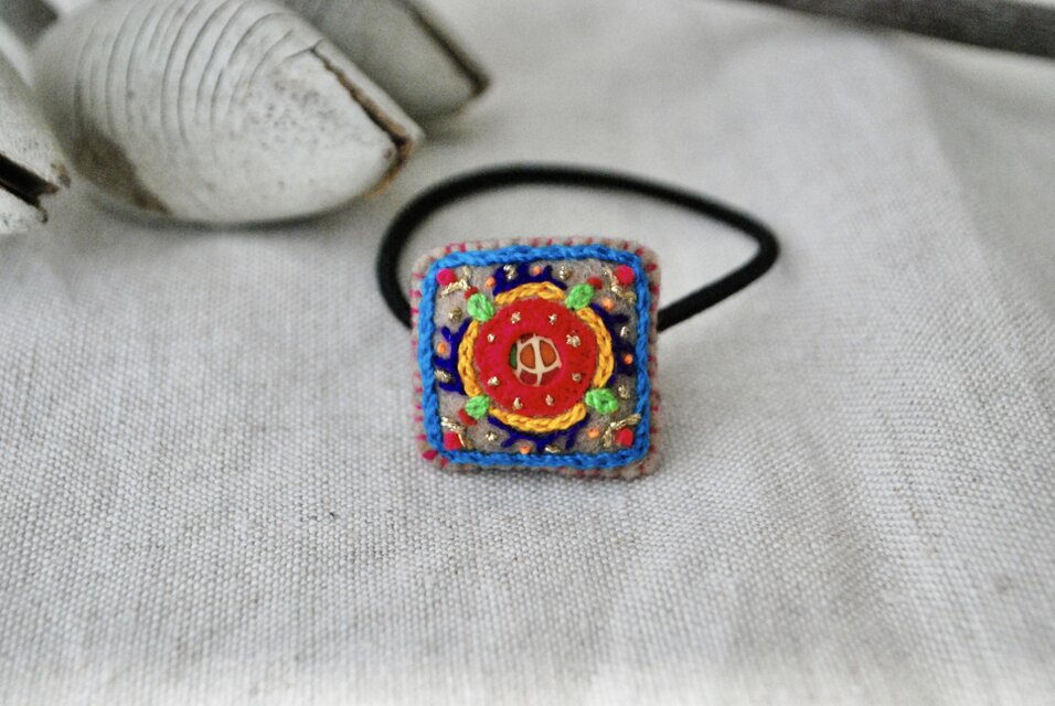 小さな刺繍ヘアゴム四角　ポリマークレイ