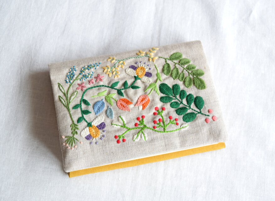 「ボタニカル」手刺繍ブックカバー・文庫本サイズ