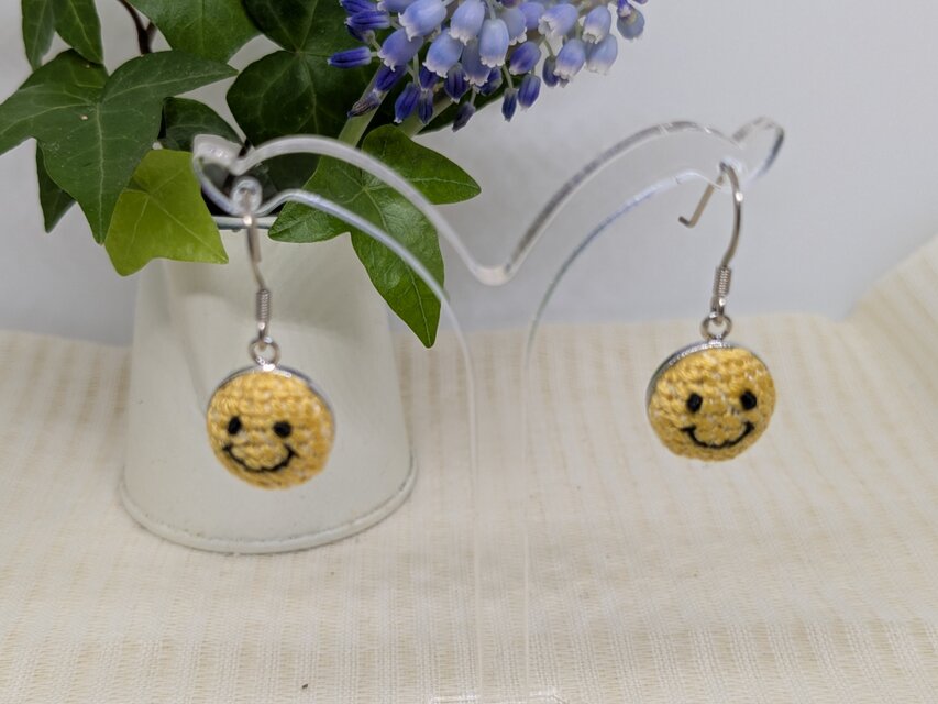 諭吉 今月末まで値下げ(*´꒳`*)様。3点リクエスト ハンドメイド ピアス スマイルピアス☺ | iichi 日々の暮らしを心地よくするハンドメイドや