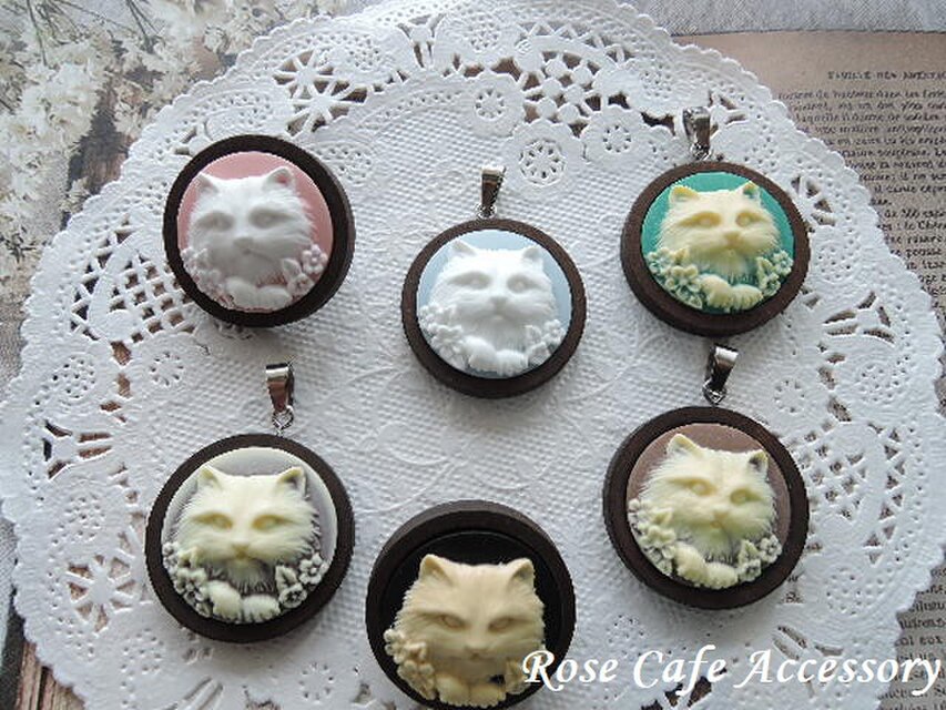 （1396）素敵な『おすましキャット』＊25mmレジンカメオ☆木枠タイプ。・。・(^^♪