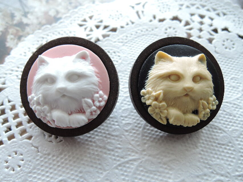 1396)素敵な『おすましキャット』*25mmレジンカメオ☆木枠タイプ 1396)素敵な『おすましキャット』*25mmレジンカメオ☆木枠タイプ