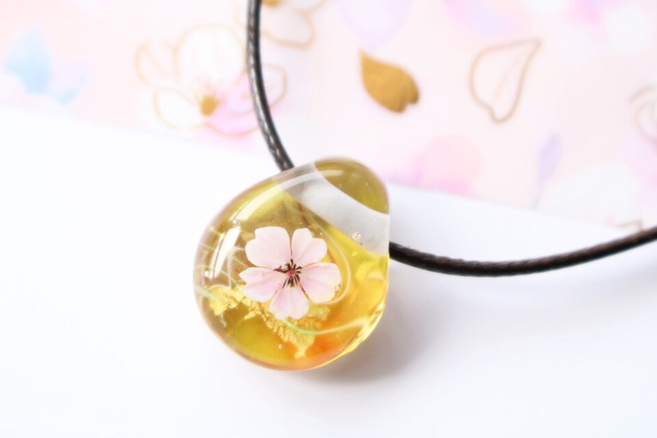 期間限定SALE＊桜のとんぼ玉ガラスペンダント（小サイズ） 金箔入り 