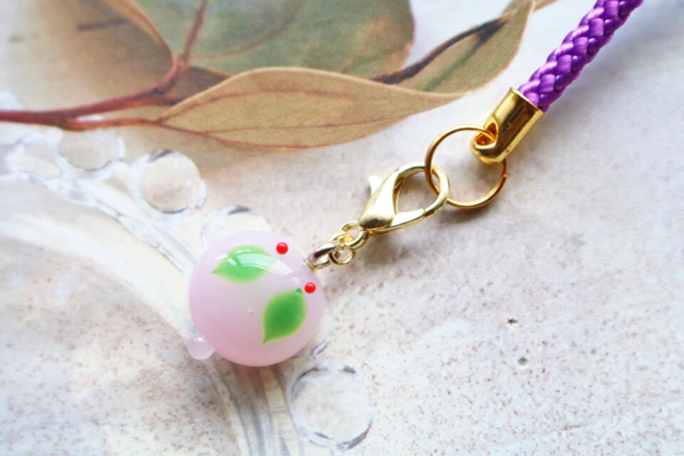 とんぼ玉＊ガラスの根付「うさぎ」　（カニカン付き）