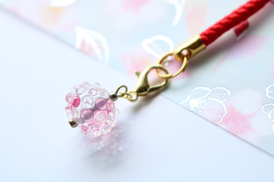 とんぼ玉＊ガラスの根付「水滴」　（カニカン付き）