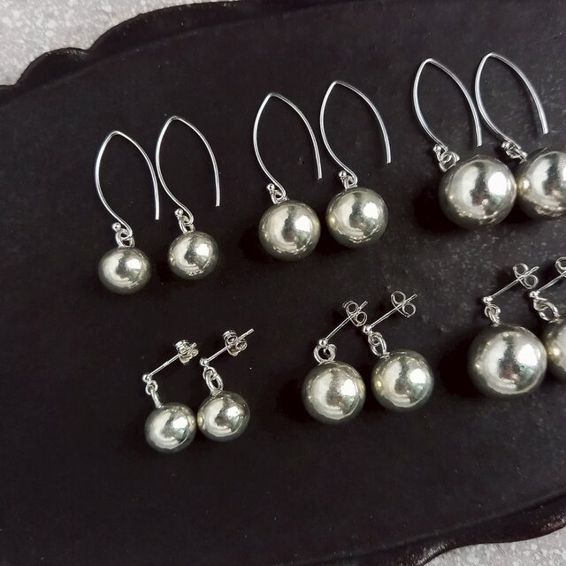 3サイズ/カレンシルバーのボールチャーム耳飾り / ピアス or