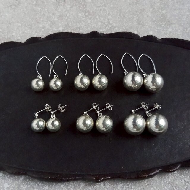 3サイズ/カレンシルバーのボールチャーム耳飾り / ピアス or