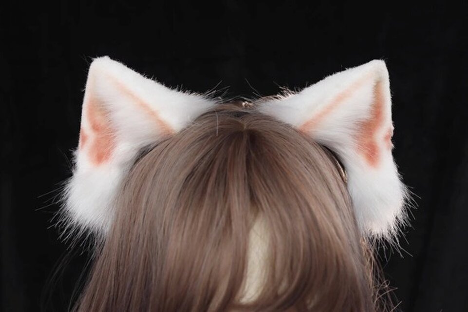 【受注生産】白猫耳カチューシャ 手作りリアルな毛皮のような ヘアアクセサリー 白猫耳シミュレーション動物の耳 ロリータ