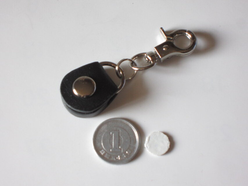 ■YKKapシールキー用ホルダー：黒■革部分 約Ｗ20ｘＤ12.5（ボタン含）ｘＨ22.5