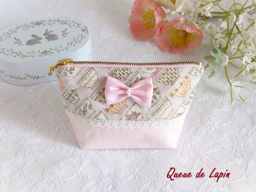 リボン付き可愛いピンクのミニポーチ（ボウル柄）