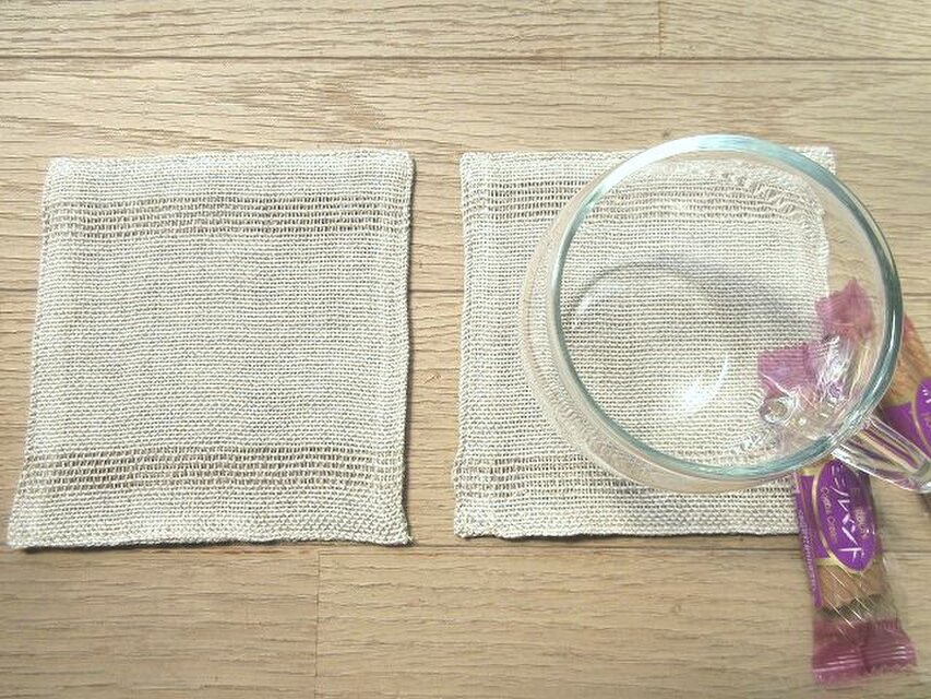 ２）手織り麻綿のコースター・生成り・１１．５ｃｍ×１１．５ｃｍ・二枚セット