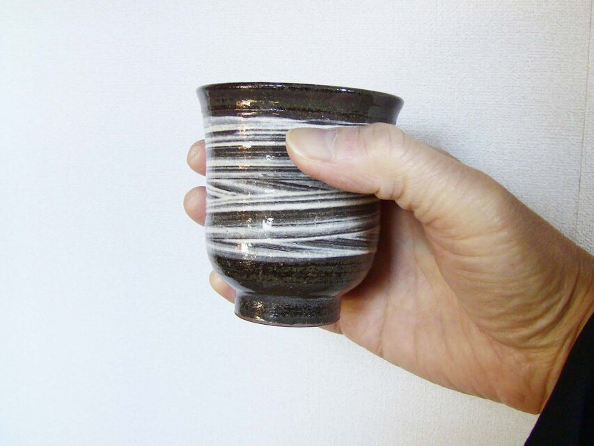 刷毛目湯呑み | iichi 日々の暮らしを心地よくするハンドメイドや
