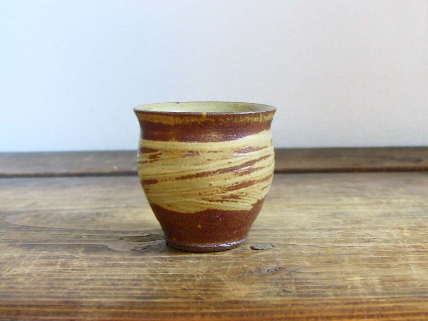 刷毛目猪口（伊羅保）