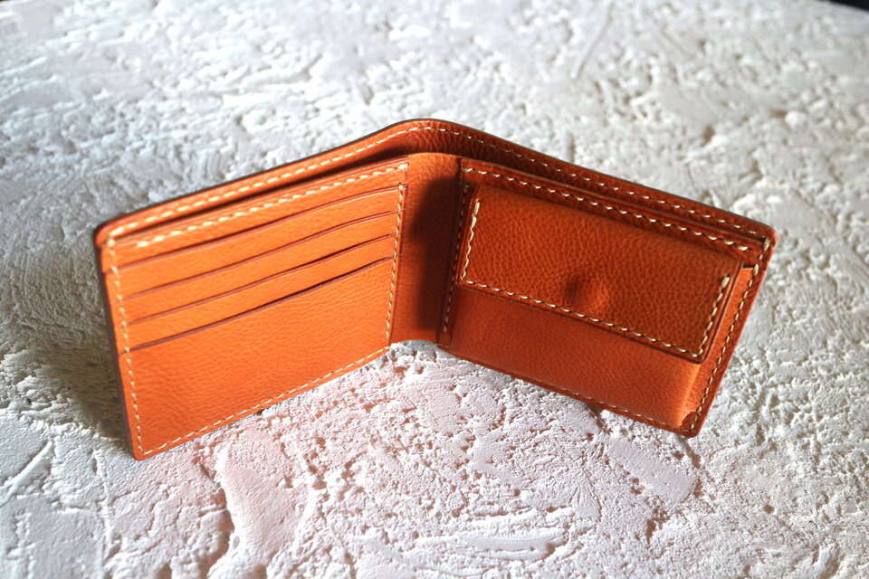 一点物即納品】手縫いの二つ折り財布 ～イタリアンレザー