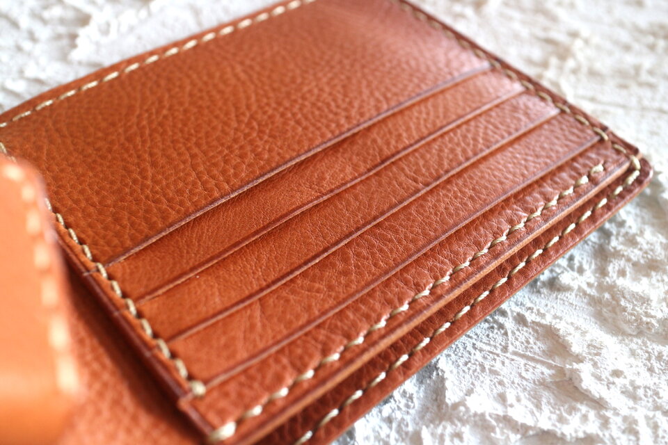 一点物即納品】手縫いの二つ折り財布 ～イタリアンレザー