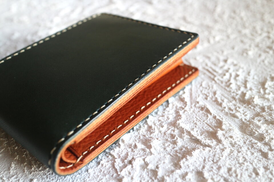 一点物即納品】手縫いの二つ折り財布 ～イタリアンレザー
