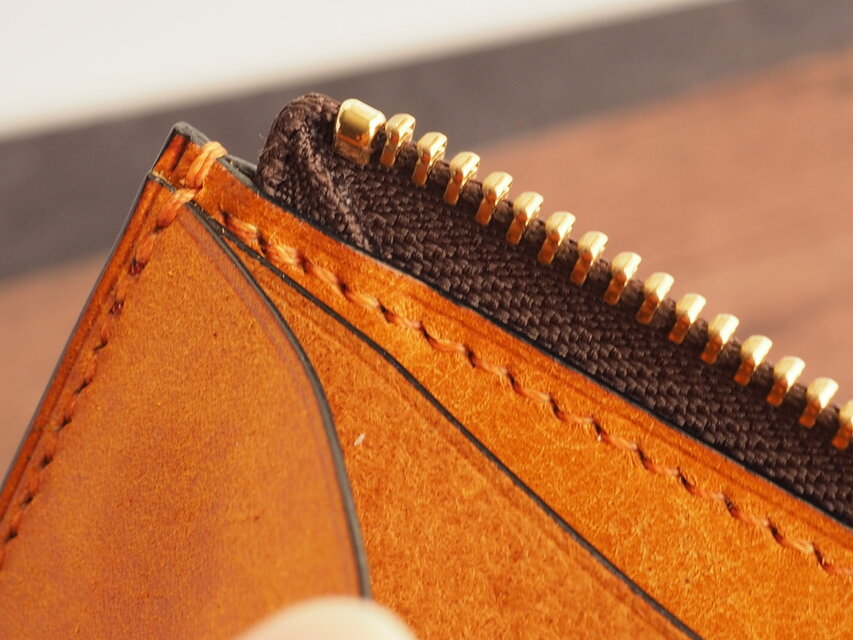 新品　本革　イタリア製マルゴーレザーウォレット　総手縫い　真鍮起こし金具 新品 本革 イタリア製マルゴーレザーウォレット 総手縫い 真鍮起こし