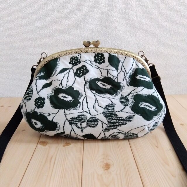 長財布も入る大きめ　がま口ショルダーバッグ　25cmハート♡口金　花柄　母の日　フォレストグリーン/アイボリー　　187