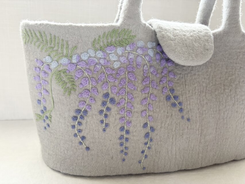 羊毛刺繍フェルトバック/ 藤ゆらり | iichi 日々の暮らしを心地よく
