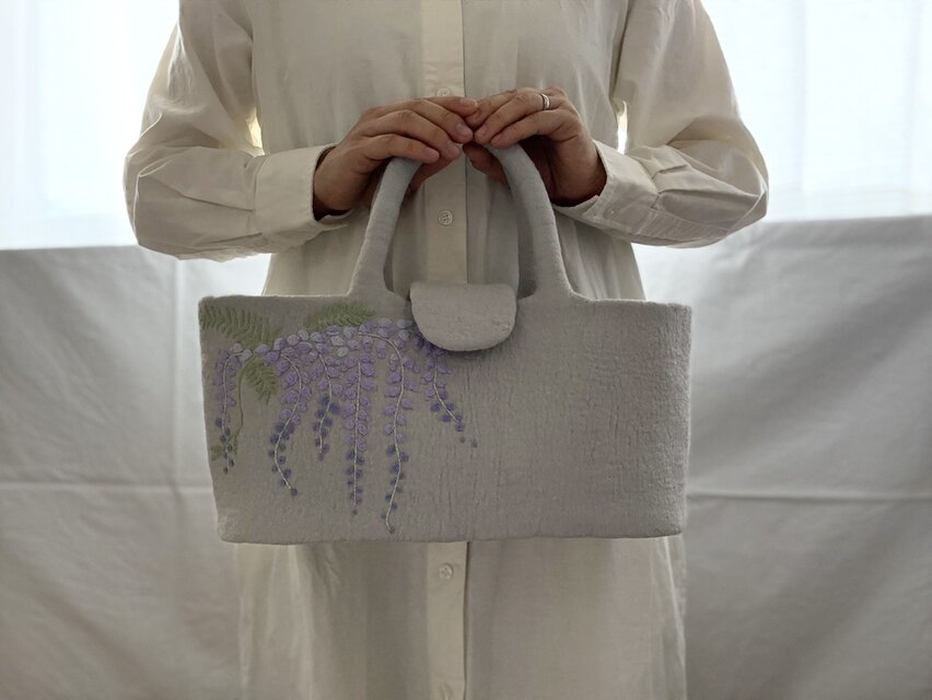 羊毛刺繍フェルトバック/ 藤ゆらり | iichi 日々の暮らしを心地よく