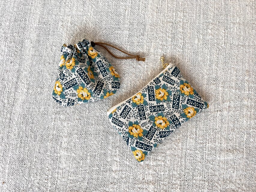 小さなポーチふたつ