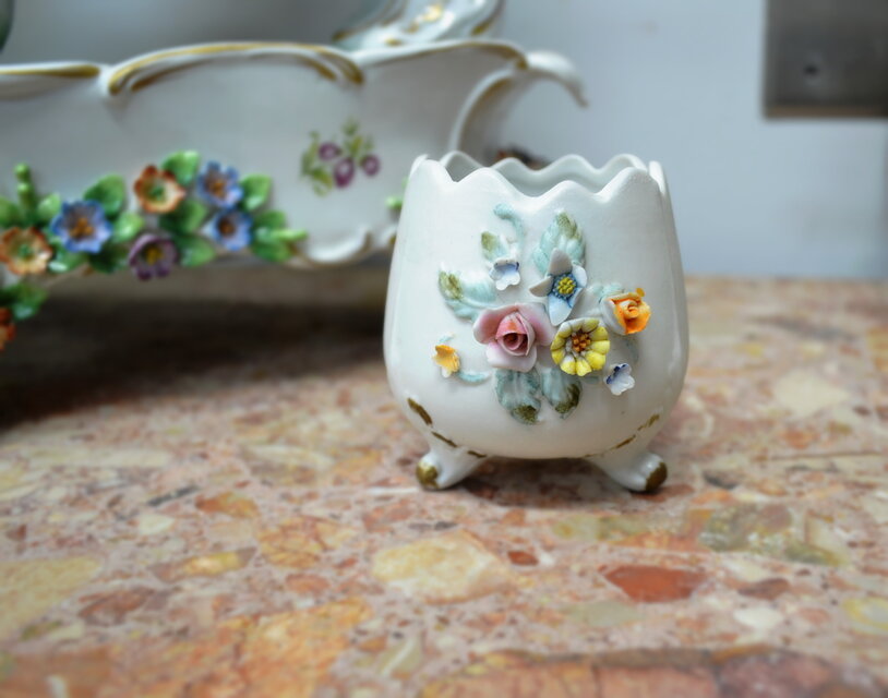 花モチーフ三足小物入れ　　スティックシュガー・スプーン入れ