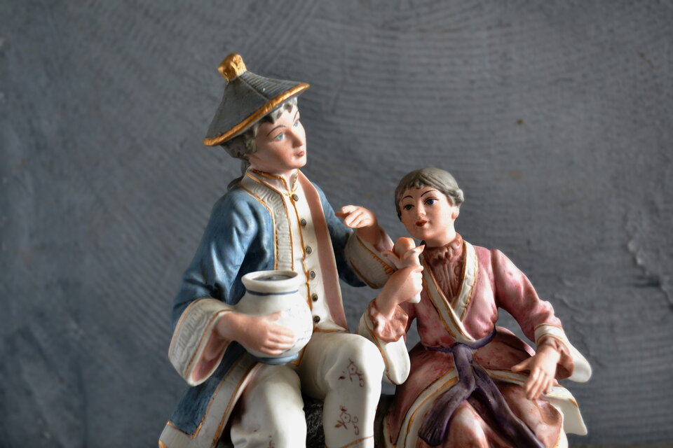 フィギュリン 民族衣装を着た二人 陶器製人形 | iichi 日々の