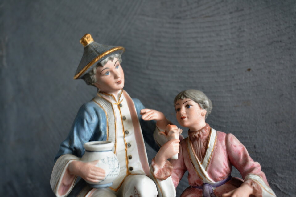 フィギュリン 民族衣装を着た二人 陶器製人形 | iichi 日々の