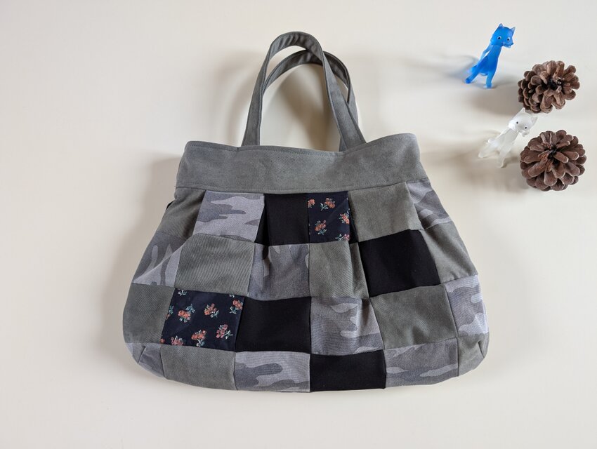 カーキ色のパッチワークバッグ♪
