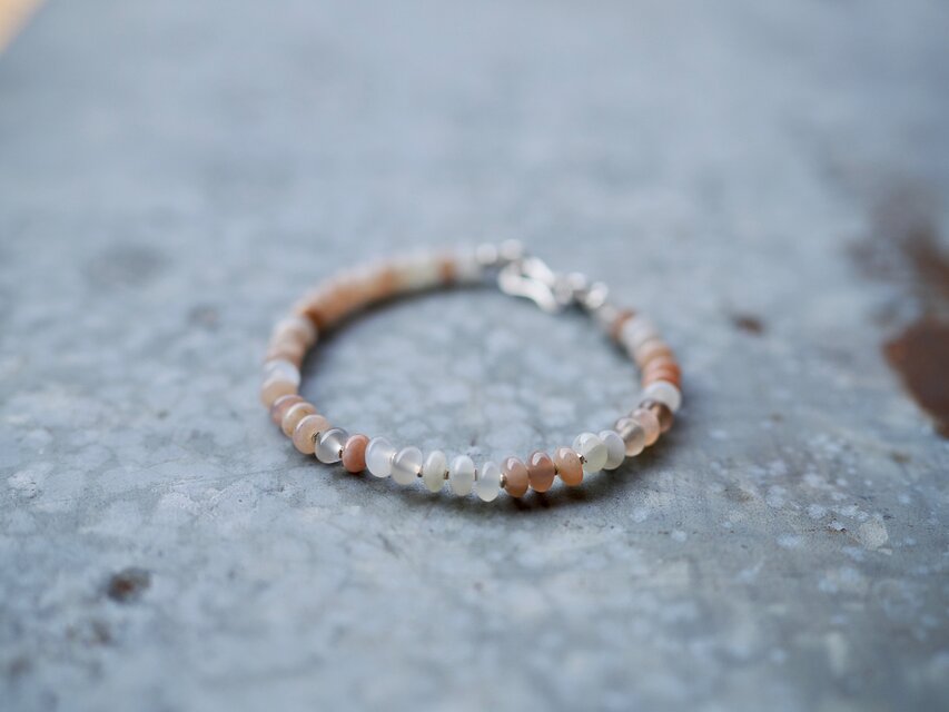 <MTO> -pink Moonstone- bracelet