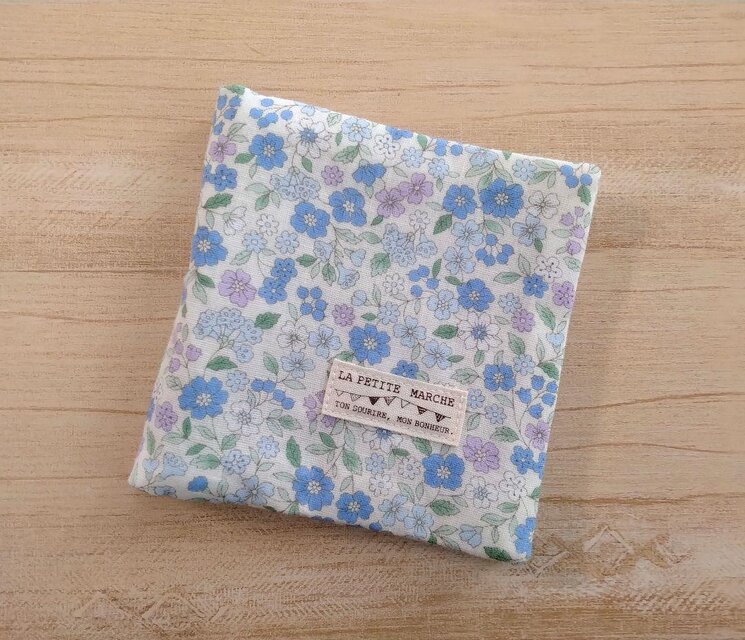 New*ガーゼのサニタリーポーチ*サニタリーケース*小花柄*ブルー