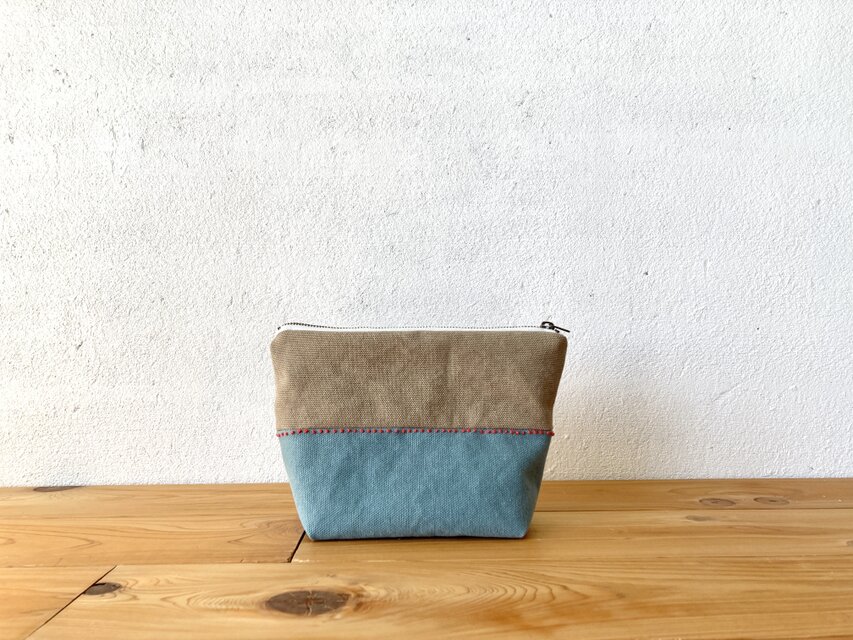 ぽちぽち刺繍のポーチ (カフェオレ色と空色)