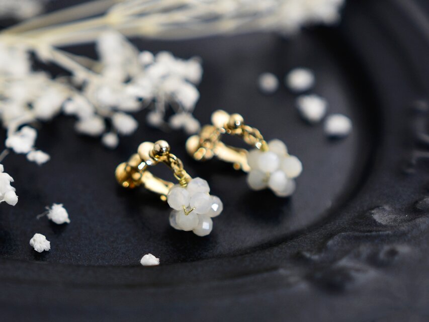 【イヤリング】ムーンストーンの実 金平糖 6月誕生石／誕生日プレゼントにも