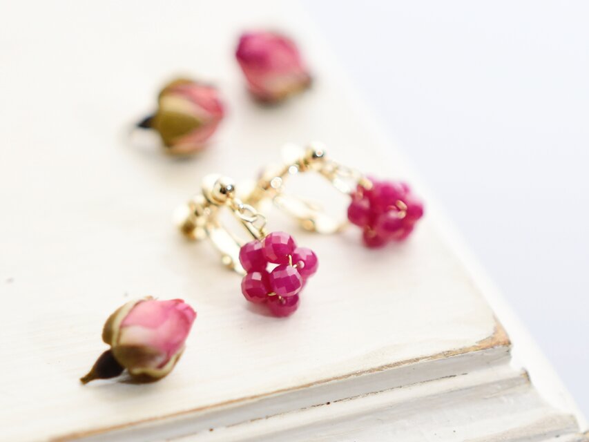 【イヤリング】ベリー シンセティックルビーの実 金平糖 7月誕生石／誕生日プレゼントにも